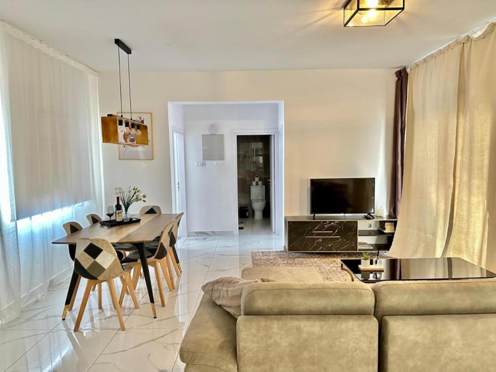 H&O Boulevard Breeze Apartment! Paphos Eksteriør billede