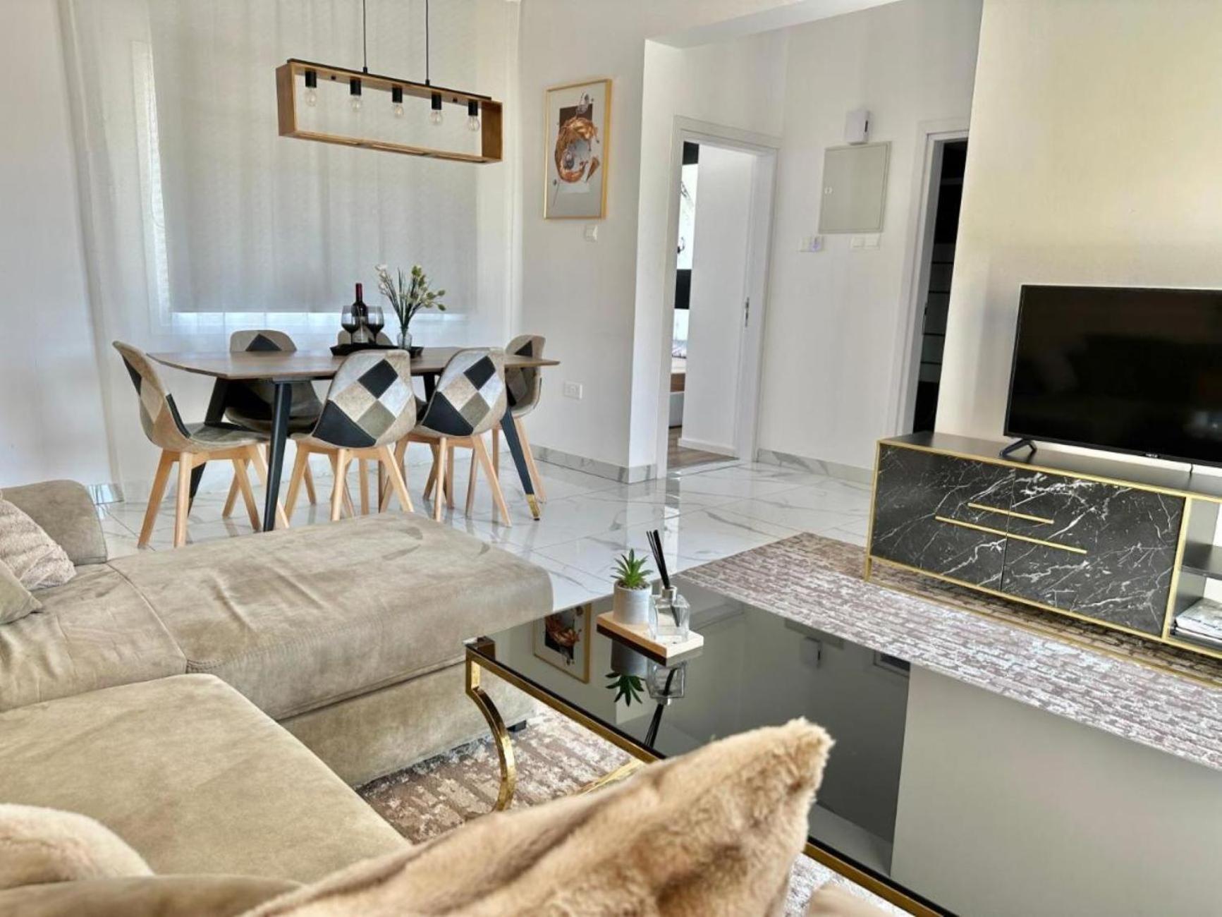 H&O Boulevard Breeze Apartment! Paphos Eksteriør billede